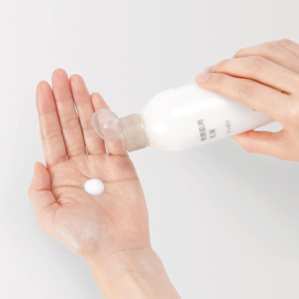 Muji-Light-Moisturizing-Emulsion-Milky-Lotion-for-Sensitive-Skin-200ml-3-2026-06-26T07:34:02.934Z.jpg