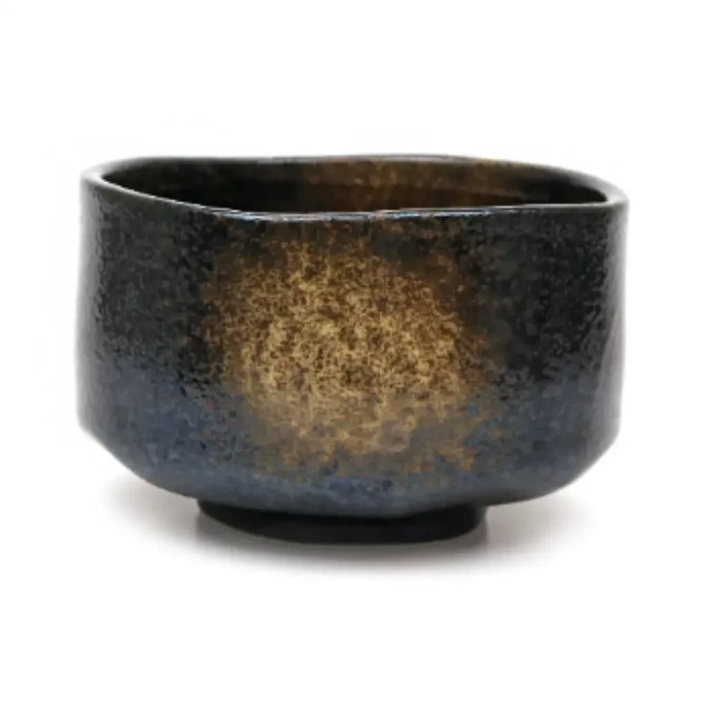 Chawan-Handmade-Mino-Ware-Black-and-Gold-Japanese-Matcha-Bowl-1-2024-07-09T01:07:01.513Z.webp