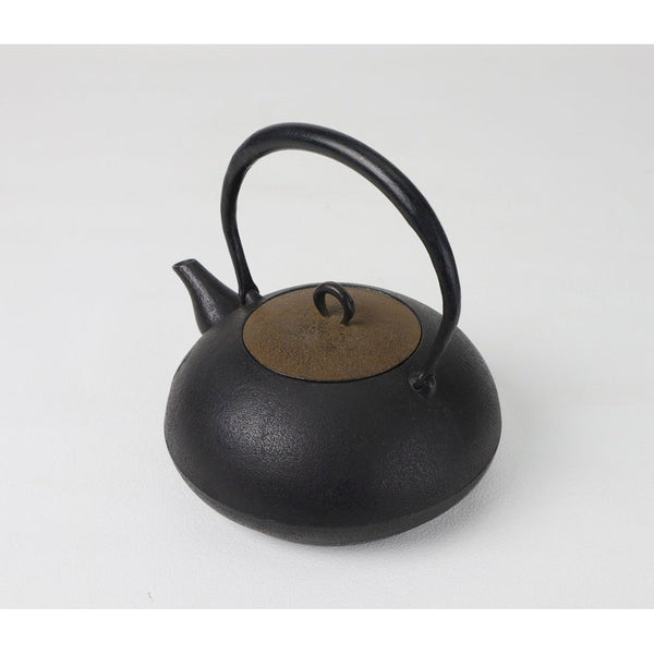 Iwachu-Handcrafted-Tetsubin-Induction-Cast-Iron-Kettle-1-3L-7-2024-05-29T03:33:38.840Z.jpg