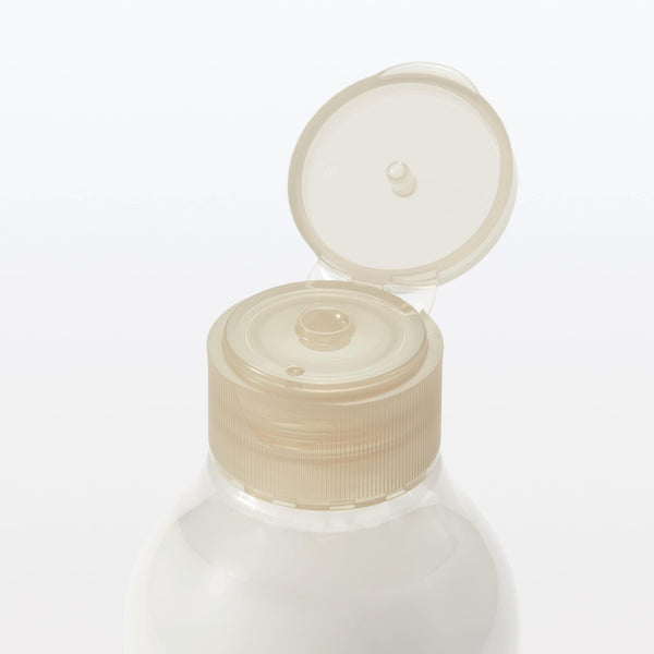 Muji-Light-Moisturizing-Emulsion-Milky-Lotion-for-Sensitive-Skin-200ml-4-2026-06-26T07:34:02.956Z.jpg