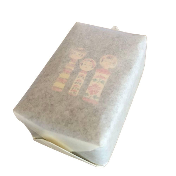 Red Lacquered Small Case Kokeshi Wooden Dolls Design